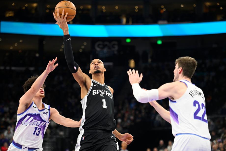 华体会赛事-文班亚马26+13福克斯31分 马刺客场战胜爵士