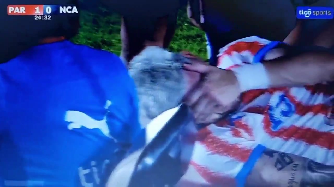华体会赛事-距世界杯首战仅一周，巴拉圭国脚恩西索友谊赛受伤捂脸落泪